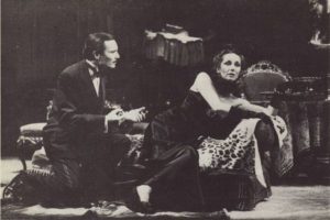 José Luis Pellicena y Enriqueta Carballeira, como Mariana y Fernando dirigidos por José Carlos Plaza, en Eloísa está debajo de un almendro