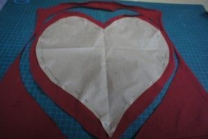 Patrón de papel con forma de corazón para camiseta romántica