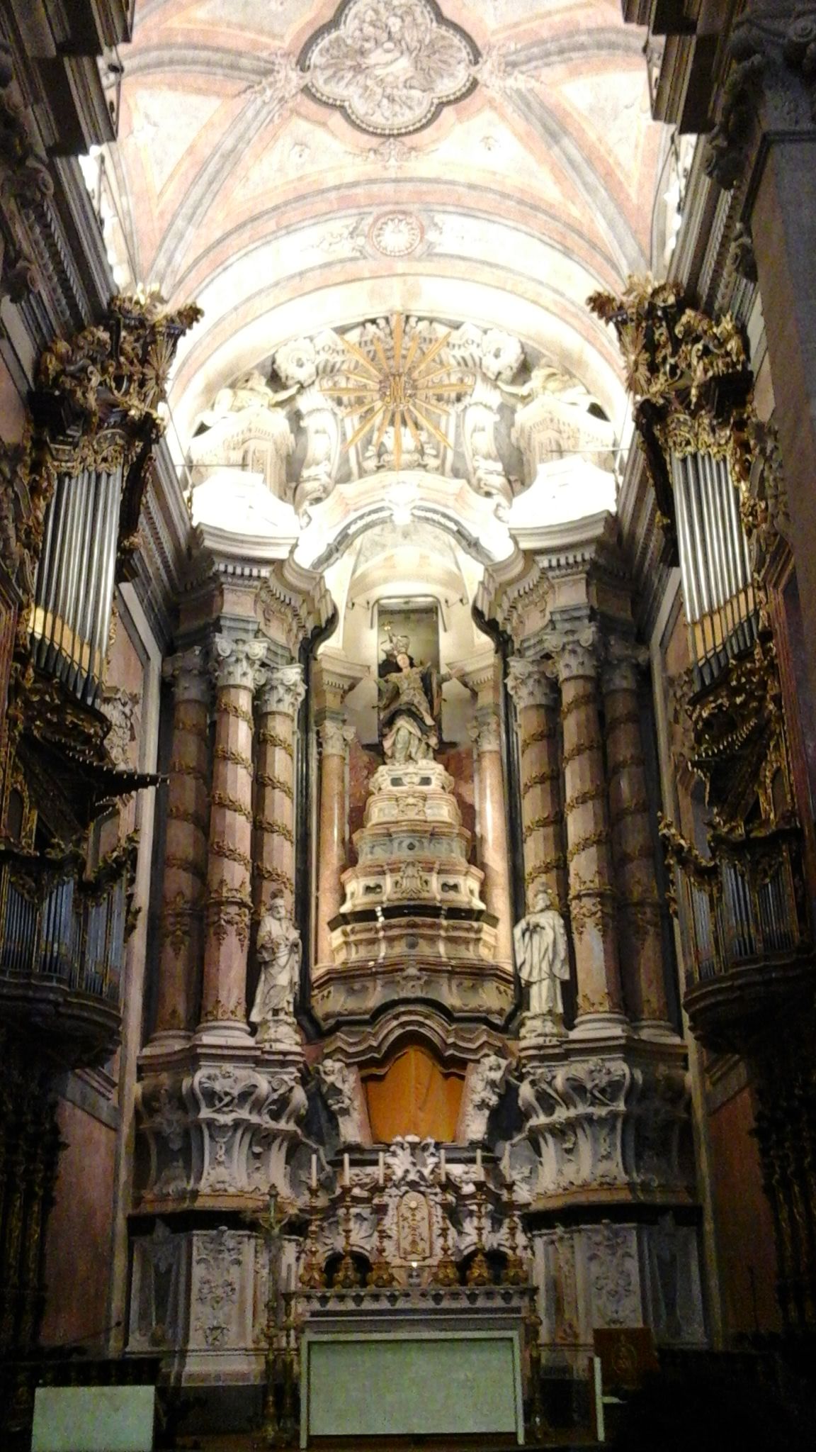 En ruta por... Oporto. Interior de la iglesia de los Clérigos